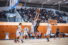 Basketball, Win2Day Superliga 2022/23, Grunddurchgang 3.Runde, Vienna D.C. Timberwolves, Raiffeisen Flyers Wels, Moritz Lanegger (21), Austen Awosika (10)