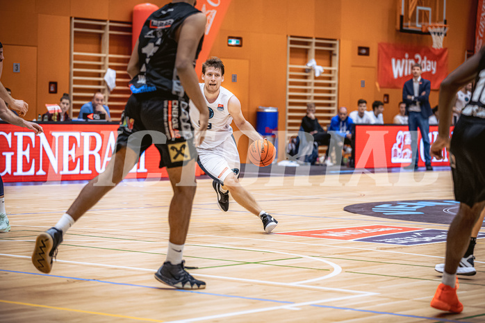 Basketball, Win2Day Superliga 2022/23, Grunddurchgang 3.Runde, Vienna D.C. Timberwolves, Raiffeisen Flyers Wels, Jonas John (99)
