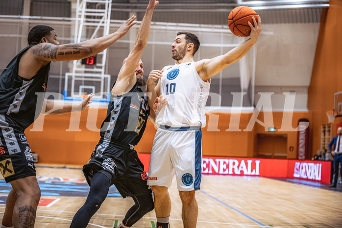 Basketball, Win2Day Superliga 2022/23, Grunddurchgang 3.Runde, Vienna D.C. Timberwolves, Raiffeisen Flyers Wels, Christian Von Fintel (27), Jakob Szkutta (10)
