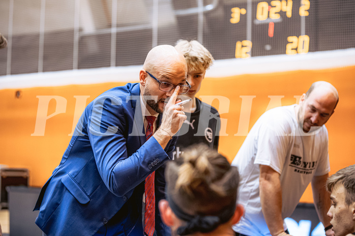 Basketball, Win2Day Superliga 2022/23, Grunddurchgang 3.Runde, Vienna D.C. Timberwolves, Raiffeisen Flyers Wels, Sebastian Waser (Head Coach)