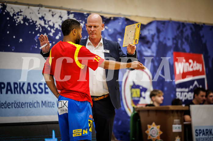 Basketball, win2day Basketball Superliga 2021/22, Platzierungsrunde 3.Runde, SKN St. Pölten Basketball, Oberwart Gunners, Mike Coffin (Head Coach)