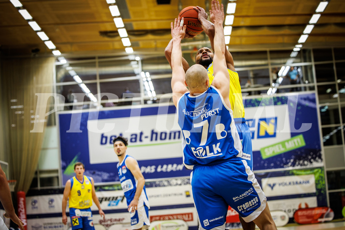 Basketball, win2day Basketball Superliga 2021/22, Platzierungsrunde 3.Runde, SKN St. Pölten Basketball, Oberwart Gunners, Michael Holton Jr. (14)