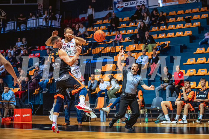 Basketball, Win2Day Superliga 2022/23, Grunddurchgang 3.Runde, BC GGMT Vienna, CITIES Panthers Fürstenfeld, Mirza Manjgo (5), Enis Murati (44)