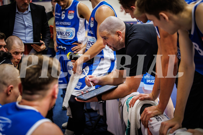 Basketball, win2day Basketball Superliga 2021/22, Platzierungsrunde 3.Runde, SKN St. Pölten Basketball, Oberwart Gunners, Horst Leitner (Coach)