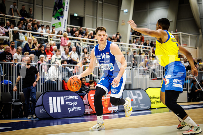 Basketball, win2day Basketball Superliga 2021/22, Platzierungsrunde 3.Runde, SKN St. Pölten Basketball, Oberwart Gunners, Brock Gardner (10)