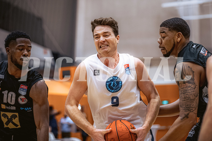 Basketball, Win2Day Superliga 2022/23, Grunddurchgang 3.Runde, Vienna D.C. Timberwolves, Raiffeisen Flyers Wels, Philipp D’Angelo (9)