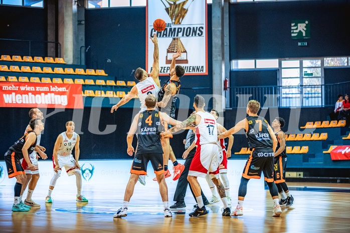 Basketball, Win2Day Superliga 2022/23, Grunddurchgang 3.Runde, BC GGMT Vienna, CITIES Panthers Fürstenfeld, Jozo Rados (3), Jaylen Butz (12)