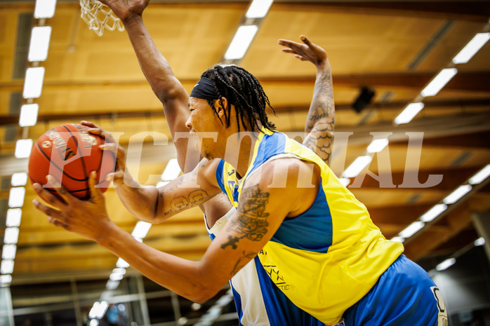 Basketball, win2day Basketball Superliga 2021/22, Platzierungsrunde 3.Runde, SKN St. Pölten Basketball, Oberwart Gunners, Christopher Ferguson (20)