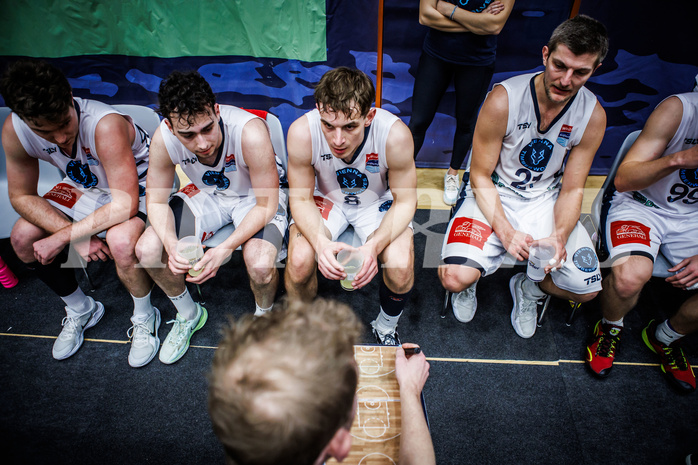 Basketball, Win2Day Superliga 2023/24, Grunddurchgang 19.Runde, Vienna Timberwolves, Fürstenfeld Panthers, Paul Rotter (6), Elias Wlasak (8), Moritz Lanegger (21), Justin Schlünken (Head Coach)