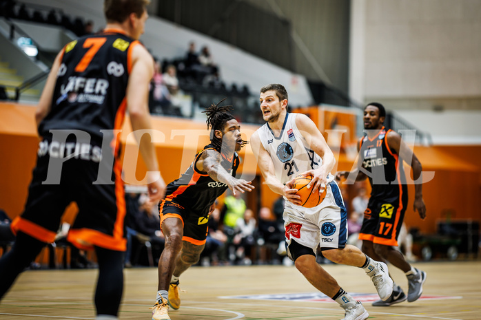 Basketball, Win2Day Superliga 2023/24, Grunddurchgang 19.Runde, Vienna Timberwolves, Fürstenfeld Panthers, Joe Hampton (9), Moritz Lanegger (21)