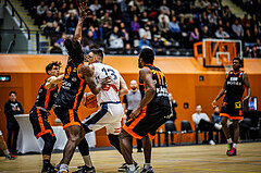 Basketball, Win2Day Superliga 2023/24, Grunddurchgang 19.Runde, Vienna Timberwolves, Fürstenfeld Panthers, Joe Hampton (9), Ziga Fifolt (13)