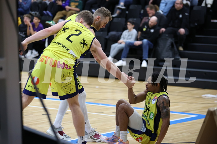 01.11.2022, Graz, Raiffeisen Sportpark Graz, Basketball Austria Cup 2022/23, UBSC Raiffeisen Graz vs. Flyers Wels