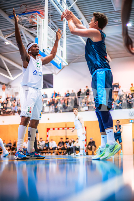 Basketball, Austria Cup 2022/23, Achtelfinale, Union Deutsch Wagram Alligators, Vienna D.C. Timberwolves, William Emiohe (15), Philipp D’Angelo (9)