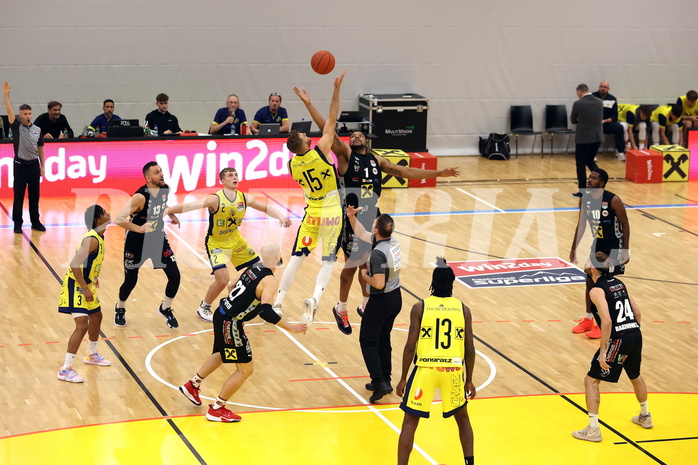 01.11.2022, Graz, Raiffeisen Sportpark Graz, Basketball Austria Cup 2022/23, UBSC Raiffeisen Graz vs. Flyers Wels