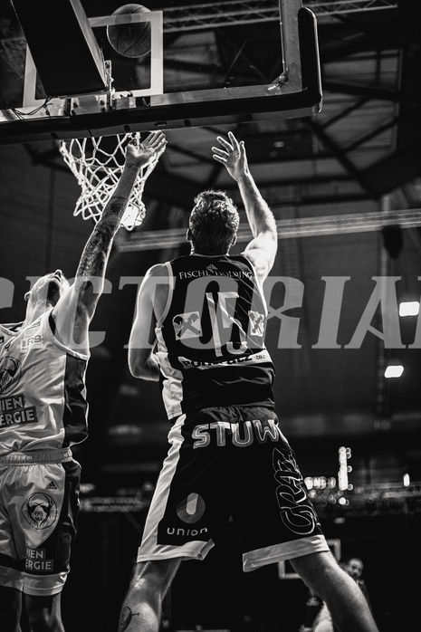 Basketball, Win2Day Superliga 2022/23, Viertelfinale Spiel 1, BC Vienna, UBSC Graz, Ivan Siriscevic (17), Tanner Giddings (15)