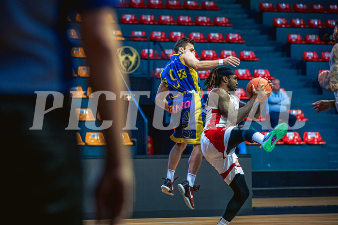 Basketball, Win2Day Superliga 2022/23, Viertelfinale Spiel 1, BC Vienna, UBSC Graz, Paul Isbetcherian (9), Jahenns Manigat (21)