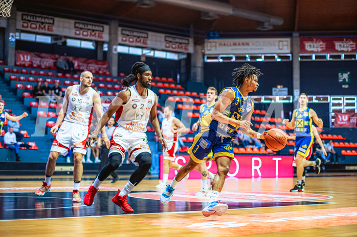 Basketball, Win2Day Superliga 2022/23, Viertelfinale Spiel 1, BC Vienna, UBSC Graz, Carlos Novas Mateo (2), Zachery Deshon Cooks (3)
