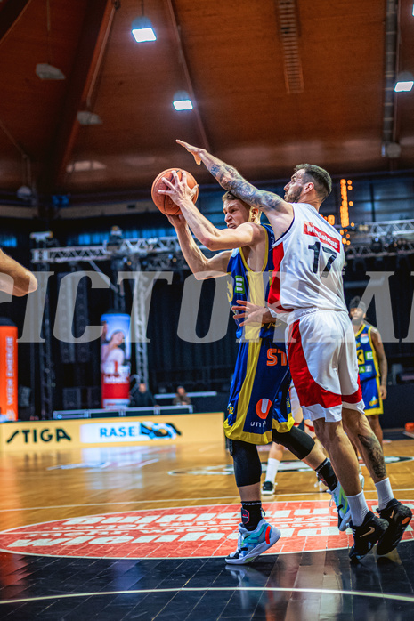Basketball, Win2Day Superliga 2022/23, Viertelfinale Spiel 1, BC Vienna, UBSC Graz, Lukas Simoner (12), Ivan Siriscevic (17)