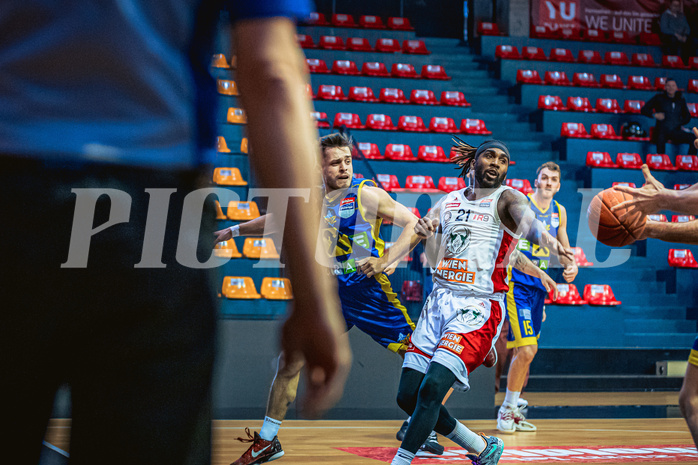Basketball, Win2Day Superliga 2022/23, Viertelfinale Spiel 1, BC Vienna, UBSC Graz, Paul Isbetcherian (9), Jahenns Manigat (21)
