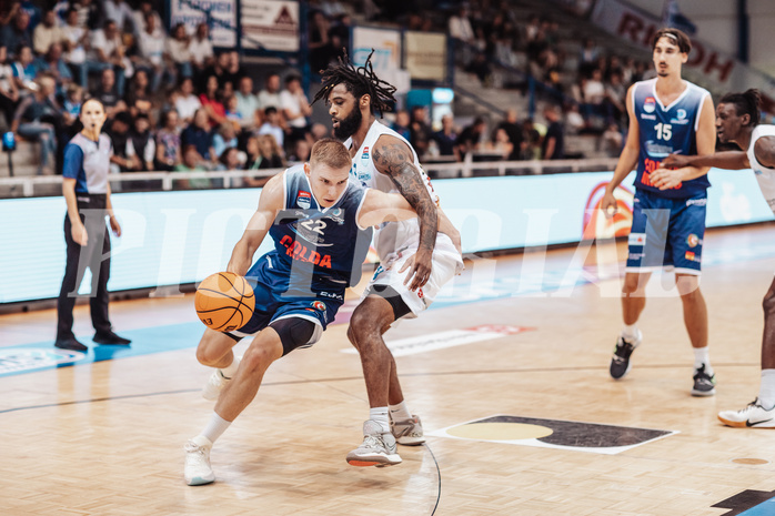 Basketball, Basketball Superliga 2023/24, Grundduchgang Runde 1., Oberwart Gunners, BBC Nord Dragonz, Filip Bjelanovic (22), Kris Monroe (13)
