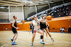 Basketball, Win2Day Basketball Damen Superliga 2024/25, Grunddurchgang 14.Runde, Vienna Timberwolves, Basket Flames, Gloria Niknejad (22), Paulina Kurtev (77)