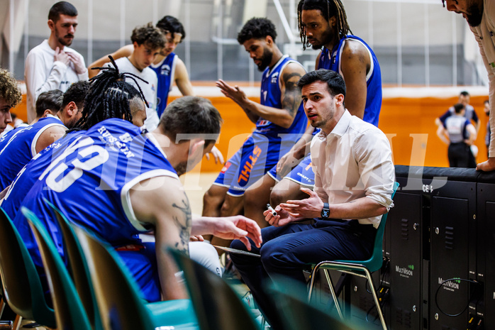 Basketball, Basketball Zweite Liga 2024/25, Grunddurchgang 21.Runde, Vienna Timberwolves, Kufstein Towers, Xavi Mascaro (Haed Coach)