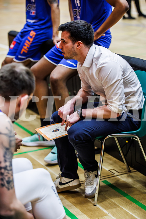 Basketball, Basketball Zweite Liga 2024/25, Grunddurchgang 21.Runde, Vienna Timberwolves, Kufstein Towers, Xavi Mascaro (Haed Coach)