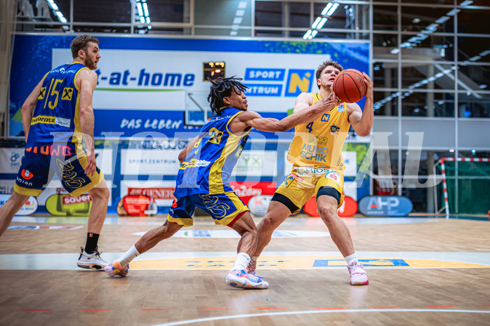 Basketball, Win2Day Superliga 2022/23, Grunddurchgang 19.Runde, SKN St. Pölten Basketball, UBSC Graz, Zachery Deshon Cooks (3), Felix Angerbauer (4)