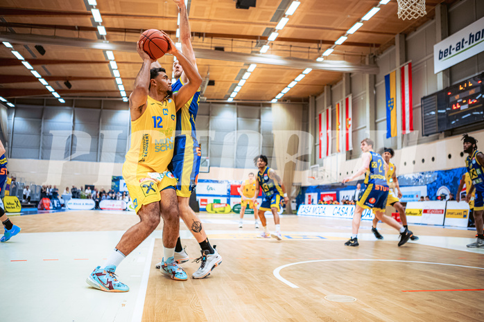 Basketball, Win2Day Superliga 2022/23, Grunddurchgang 19.Runde, SKN St. Pölten Basketball, UBSC Graz, Rashaan Guylain Mbemba (12)