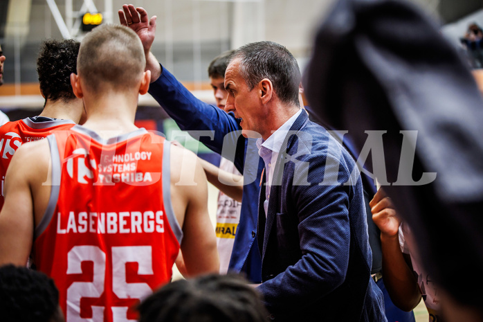Basketball, Win2Day Superliga 2023/24, Grunddurchgang 5.Runde, Vienna Timberwolves, Traiskirchen Lions, Radomir Mijanovic (Head Coach)