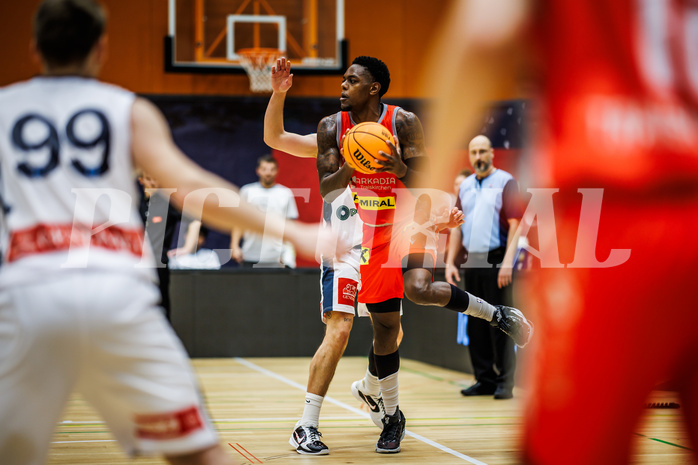 Basketball, Win2Day Superliga 2023/24, Grunddurchgang 5.Runde, Vienna Timberwolves, Traiskirchen Lions, Davon Clare (5)