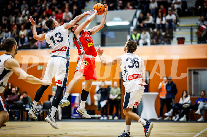 Basketball, Win2Day Superliga 2023/24, Grunddurchgang 5.Runde, Vienna Timberwolves, Traiskirchen Lions, Ziga Fifolt (13), Aleksej Kostic (6)