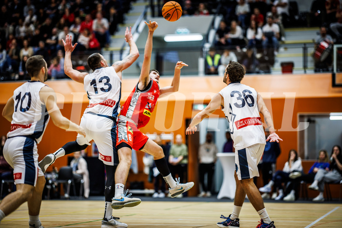 Basketball, Win2Day Superliga 2023/24, Grunddurchgang 5.Runde, Vienna Timberwolves, Traiskirchen Lions, Ziga Fifolt (13), Aleksej Kostic (6)