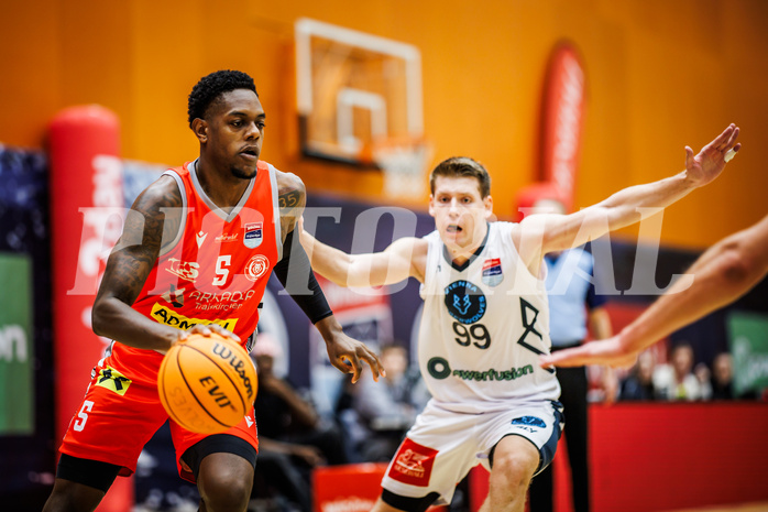 Basketball, Win2Day Superliga 2023/24, Grunddurchgang 5.Runde, Vienna Timberwolves, Traiskirchen Lions, Davon Clare (5)