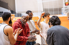 Basketball, Basketball Zweite Liga 2022/23, Grunddurchgang 16.Runde, Basket Flames, Wörthersee Piraten, Renaldo O'Neal (Coach)