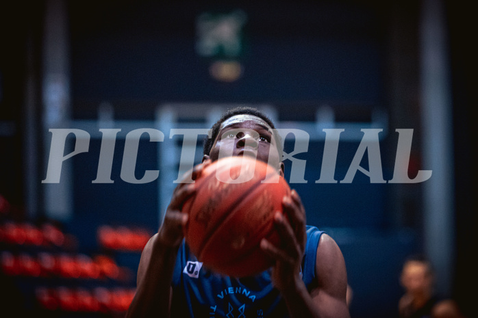Basketball, Win2Day Superliga 2022/23, Grunddurchgang 21.Runde, BC GGMT Vienna, Vienna Timberwolves, Clinton Ogbevoen (14)
