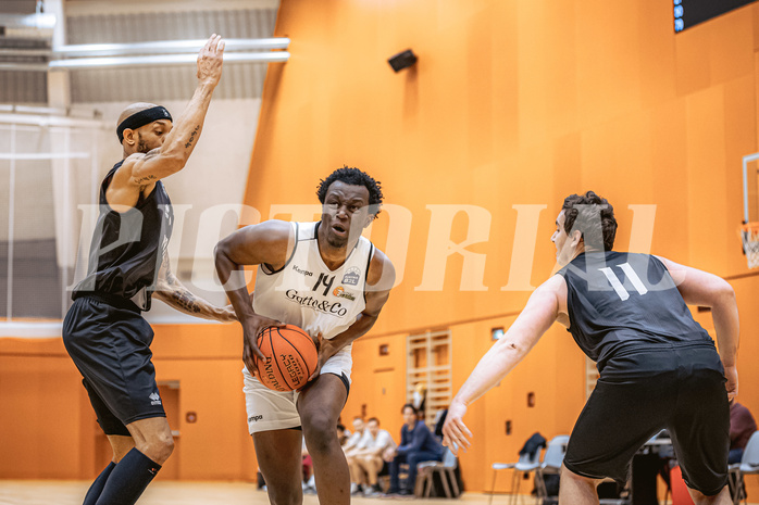 Basketball, Basketball Zweite Liga 2022/23, Grunddurchgang 16.Runde, Basket Flames, Wörthersee Piraten, Shawn L. Ray (6), Kingsley Fobi (14)