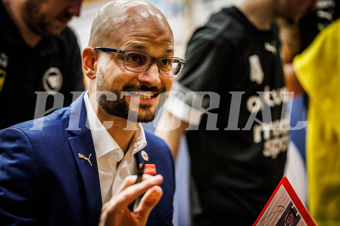 Basketball, win2day Basketball Superliga 2022/23, Grunddurchgang 21.Runde, Traiskirchen Lions, Flyers Wels, Sebastian Waser (Head Coach)