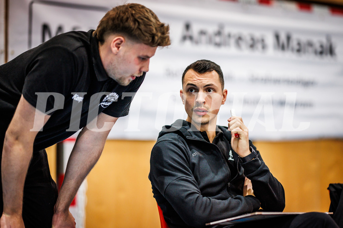 Basketball, Basketball Zweite Liga 2023/24, Grunddurchgang 8.Runde, Deutsch Wagram Alligators, Basket Flames, Mark Laurencik (Ass. Head Coach), Lukas Hofer (Head Coach)