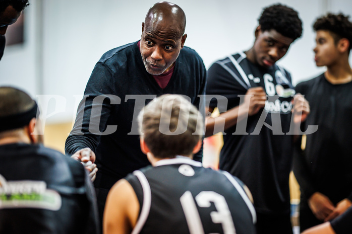 Basketball, Basketball Zweite Liga 2023/24, Grunddurchgang 8.Runde, Deutsch Wagram Alligators, Basket Flames, Renaldo O'Neal (Coach)