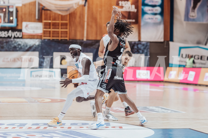 Basketball, Basketball Superliga 2023/24, Gunddurchgang 9. Runde, Oberwart Gunners, Flyers Wels, Munis Tutu (10), Terell Allen (2)