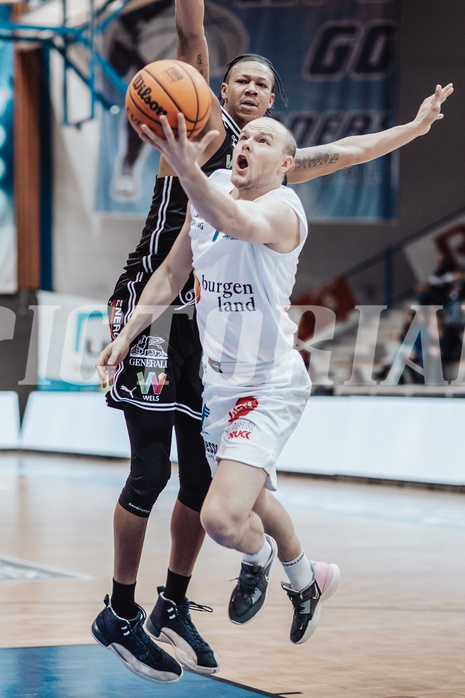 Basketball, Basketball Superliga 2023/24, Gunddurchgang 9. Runde, Oberwart Gunners, Flyers Wels, Christopher Ferguson (20), Sebastian Kaeferle (7)