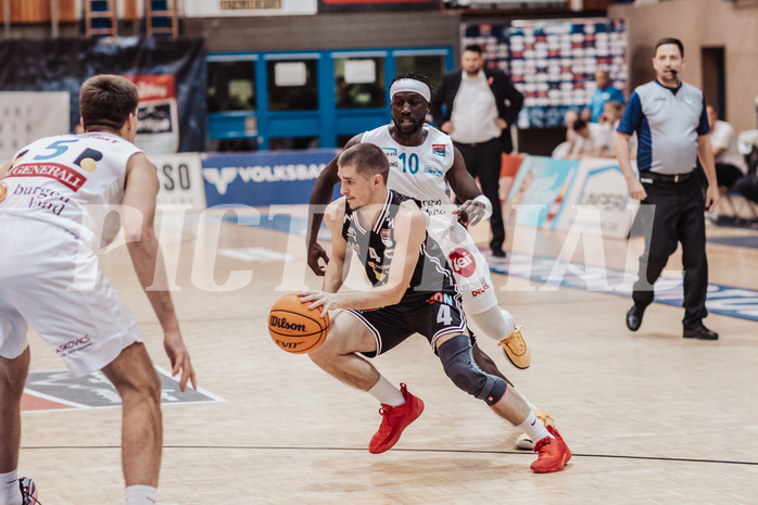 Basketball, Basketball Superliga 2023/24, Gunddurchgang 9. Runde, Oberwart Gunners, Flyers Wels, Gavrilo Tepic (4), Munis Tutu (10)