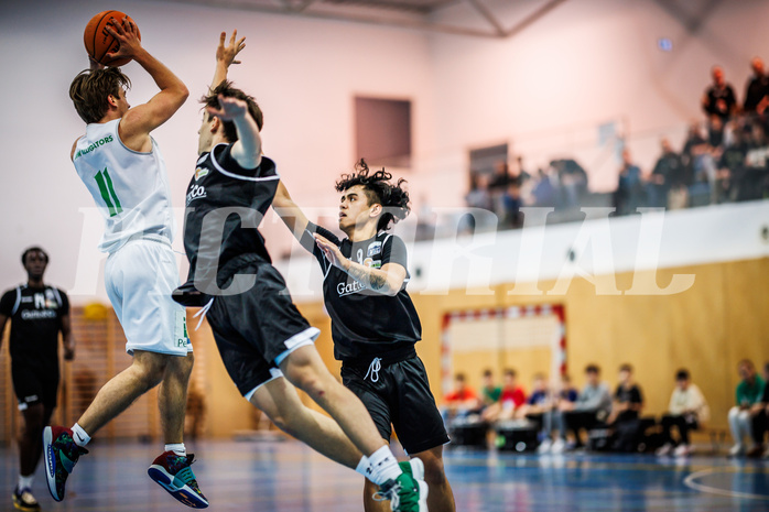 Basketball, Basketball Zweite Liga 2023/24, Grunddurchgang 8.Runde, Deutsch Wagram Alligators, Basket Flames, Simon Marek (11), Patrick Fister (13), Dean-Leon Cantor (9)