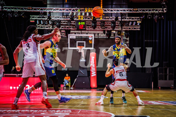 Basketball, Win2Day Superliga 2024/25, Grunddurchgang 2.Runde, BC Vienna, UBSC Graz, Jeremy Smith (4), Mustafa Hassan Zadeh (5)