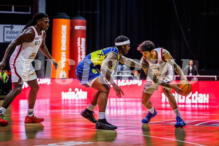 Basketball, Win2Day Superliga 2024/25, Grunddurchgang 2.Runde, BC Vienna, UBSC Graz, Gregory Johnson (5), Ivan Siriscevic (17)