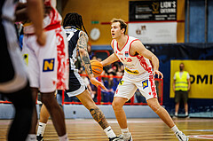 Basketball, win2day Basketball Superliga 2024/25, Platzierungsrunde 9. Runde, Traiskirchen Lions, Gmunden Swans, Ryan Moffat (4)