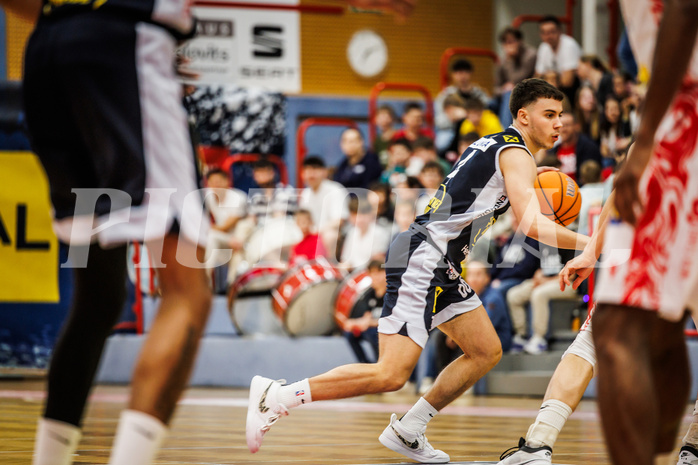 Basketball, win2day Basketball Superliga 2024/25, Platzierungsrunde 9. Runde, Traiskirchen Lions, Gmunden Swans, Vuk Zivanovic (4)
