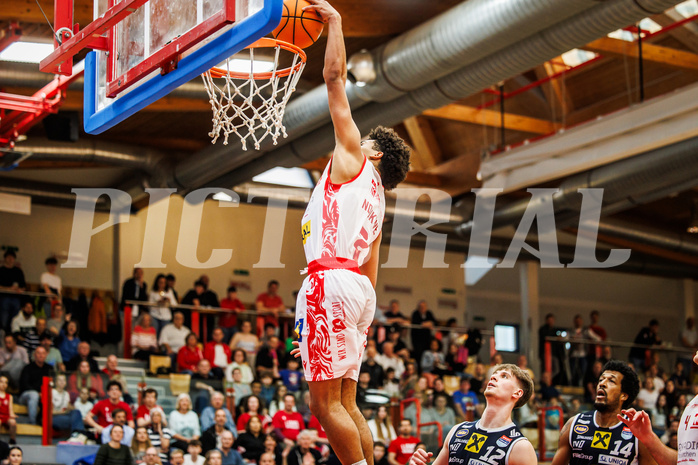 Basketball, win2day Basketball Superliga 2024/25, Platzierungsrunde 9. Runde, Traiskirchen Lions, Gmunden Swans, Obinna Anthony Ndukwe (2)