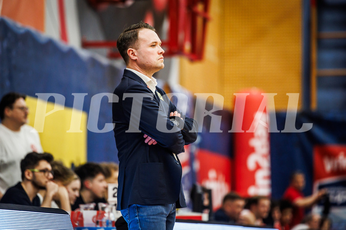 Basketball, win2day Basketball Superliga 2024/25, Platzierungsrunde 9. Runde, Traiskirchen Lions, Gmunden Swans, Thomas Crab (Head Coach)